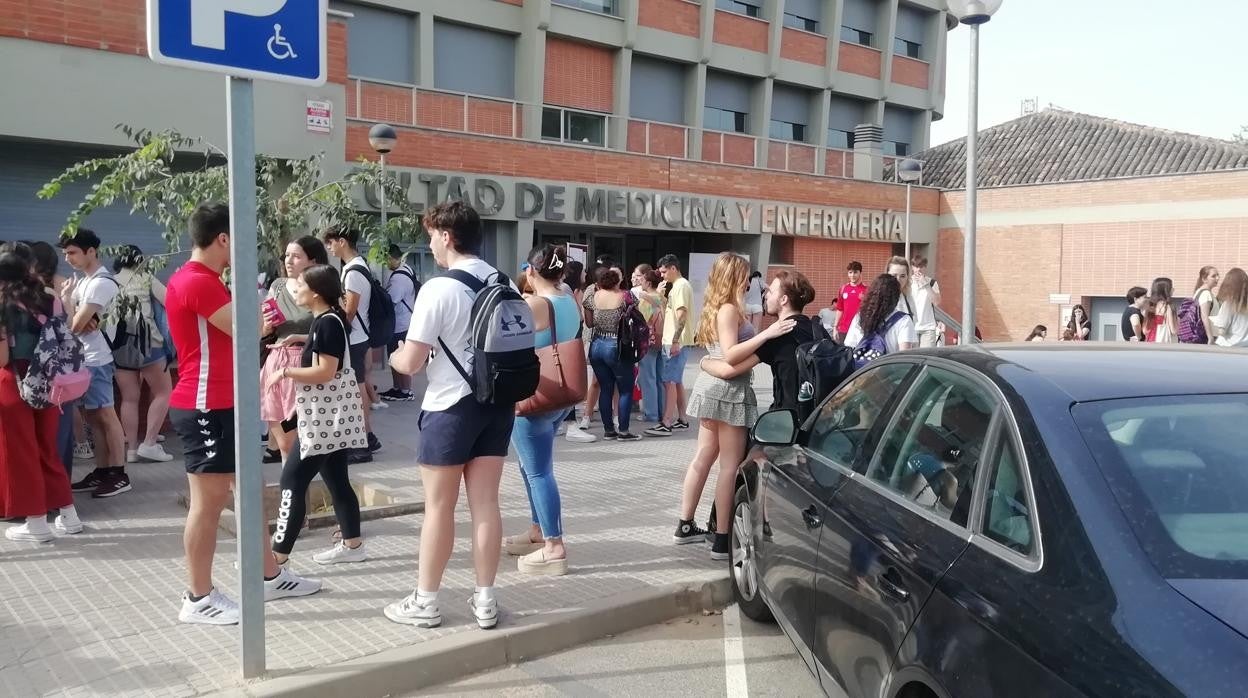 Estudiantes que han acudido a los últimos exámenes de la PEvAU en Medicina y Enfermería