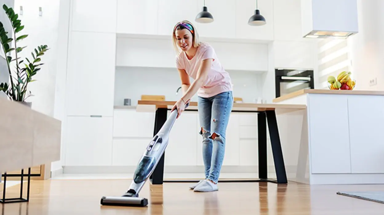 Limpia tu casa sin esfuerzo con este robot aspirador a mitad de precio