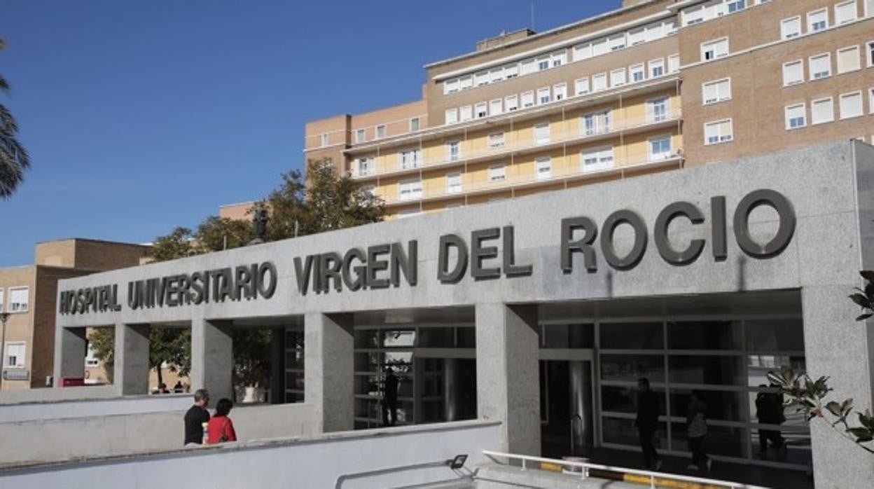 Imagen del hospital Virgen del Rocío, a donde ha sido trasladada
