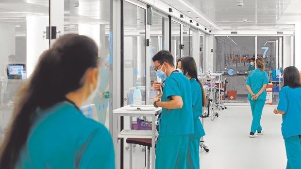 Andalucía, a la 'caza' de 18.000 profesionales sanitarios para este verano