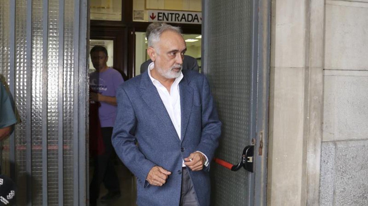 El exdirector general de la fundación Faffe, Fernando Villén, en los juzgados de Sevilla