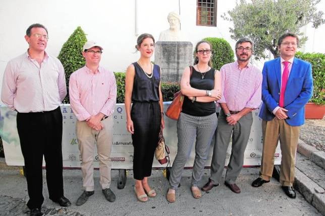 El busto de Al Gafequi luce brillante tras su restauración