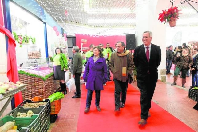 El mercado navideño arranca con medio centenar de puestos