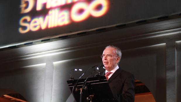 Antonio Hernández durante el pregón de la XIX Bienal de Flamenco