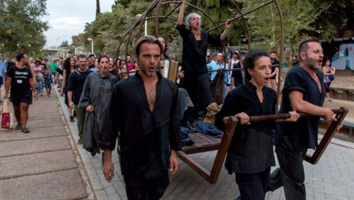 Actores de Atalaya encabezaron el sábado una marcha de homenaje a los refugiados