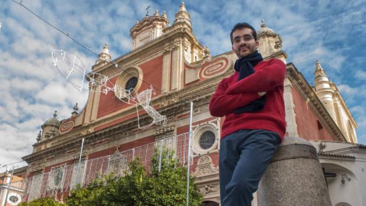 Juan Pérez Floristán en la plaza del Salvador