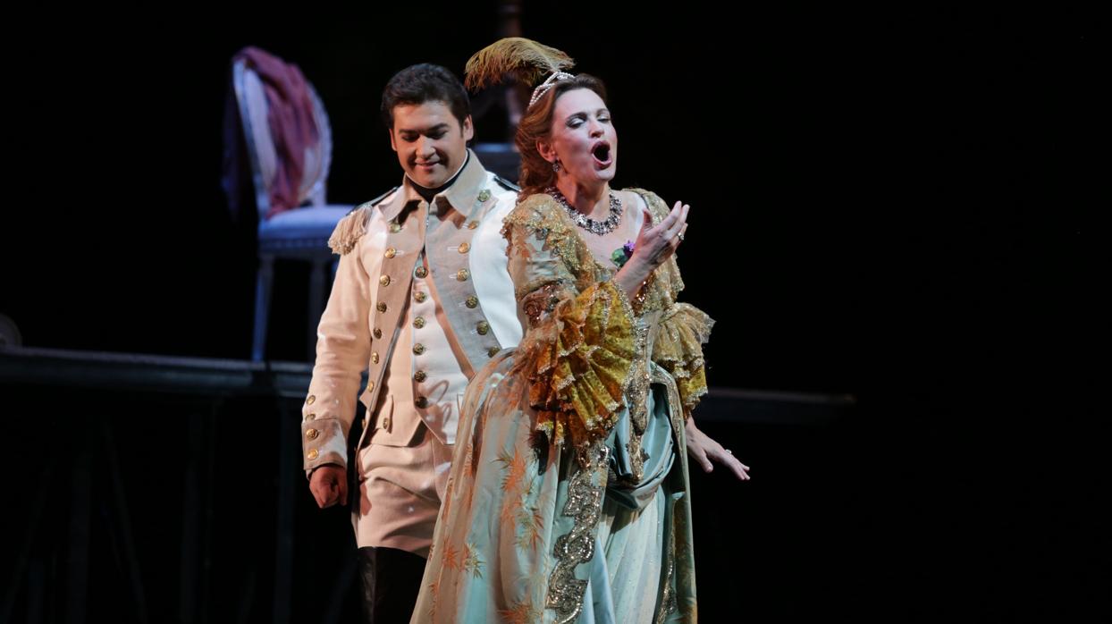 Aihnoa Arteta estuvo esta temporada en Sevilla con «Adriana Lecouvreur»