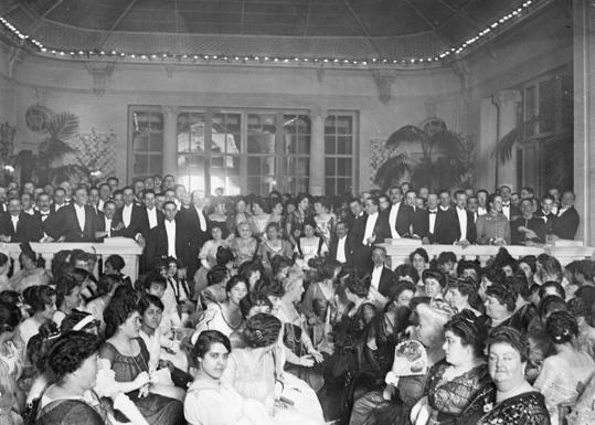 Fiesta de caridad celebrada en el Hotel Ritz en 1916