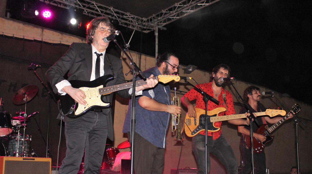 Pájaro y su banda ofrecieron un concierto espectacular