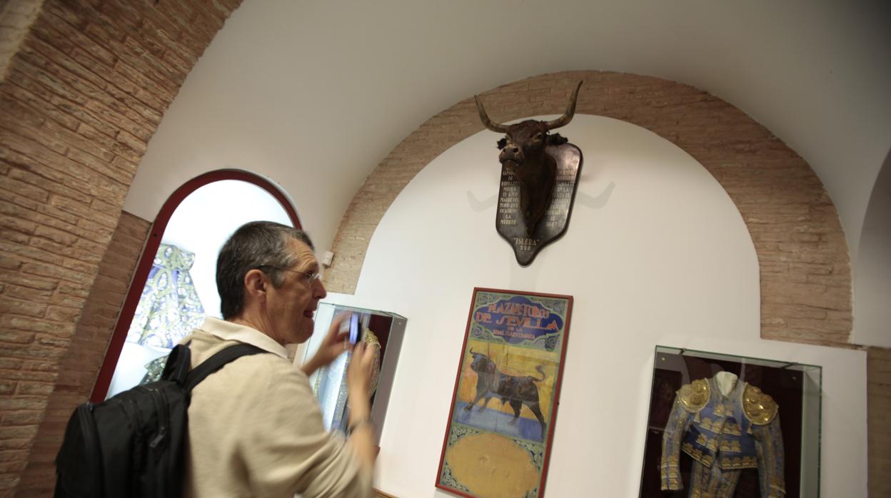 El Salón de Carteles de la Plaza de Toros de Sevilla donde se exponen las obras
