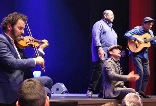 Zenet despidió el concierto interpretando su éxito «Soñar contigo»