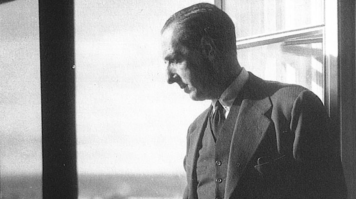 Imagen de Romero Murube en los años 50 recogida en el volumen «En el aire de Sevilla»