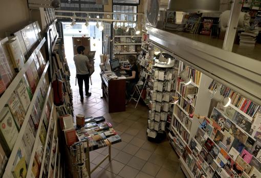 El Gusanito Lector ha abierto el lunes sus puertas en la calle Feria