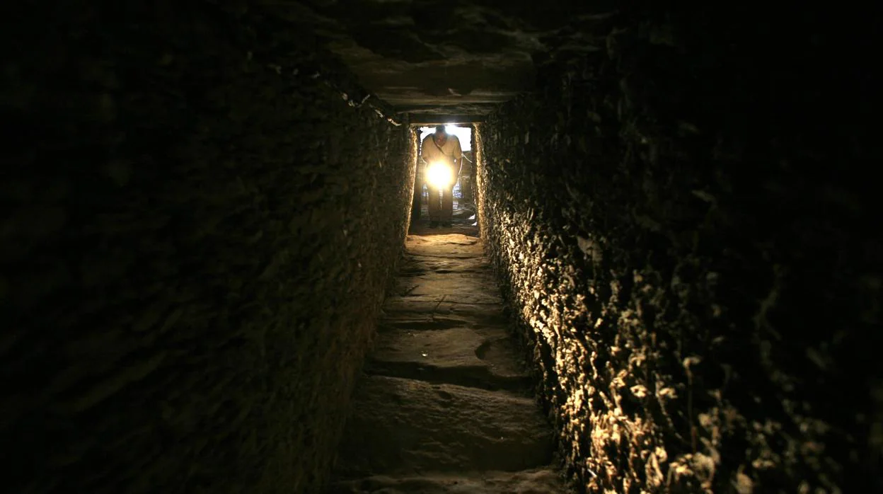 Interior del dolmen de la Mantarrubilla