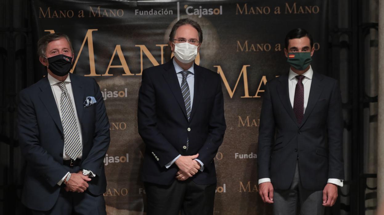 El periodista deportivo Jesús Álvarez; el moderador, José Enrique Moreno; y el torero Paco Ureña