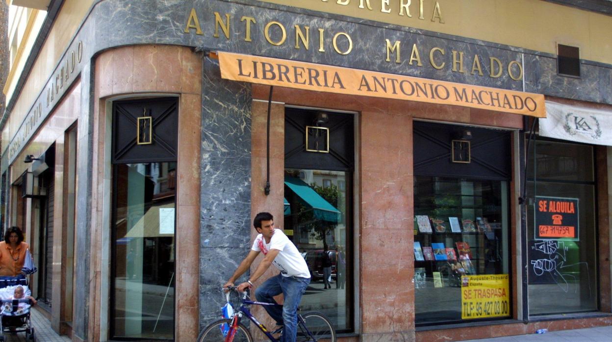 Escaparate de la librería Antonio Machado, hoy desaparecida