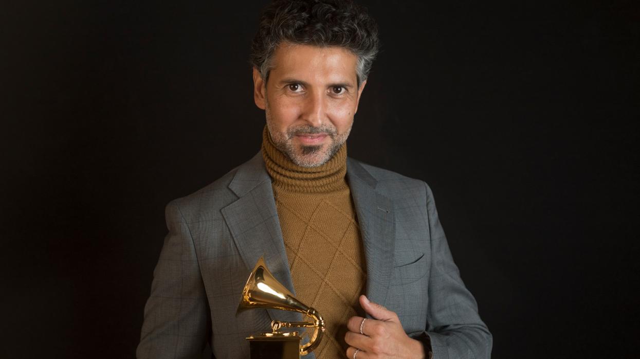 El cantaor onubense, con el Grammy Latino