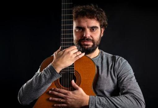 Dani de Morón con la guitarra