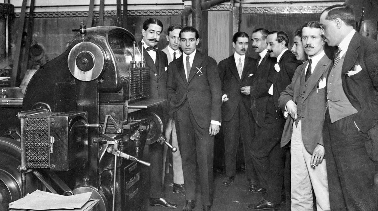 Juan Belmonte visitando la instalación de estereotipia de Blanco y Negro y ABC en 1916