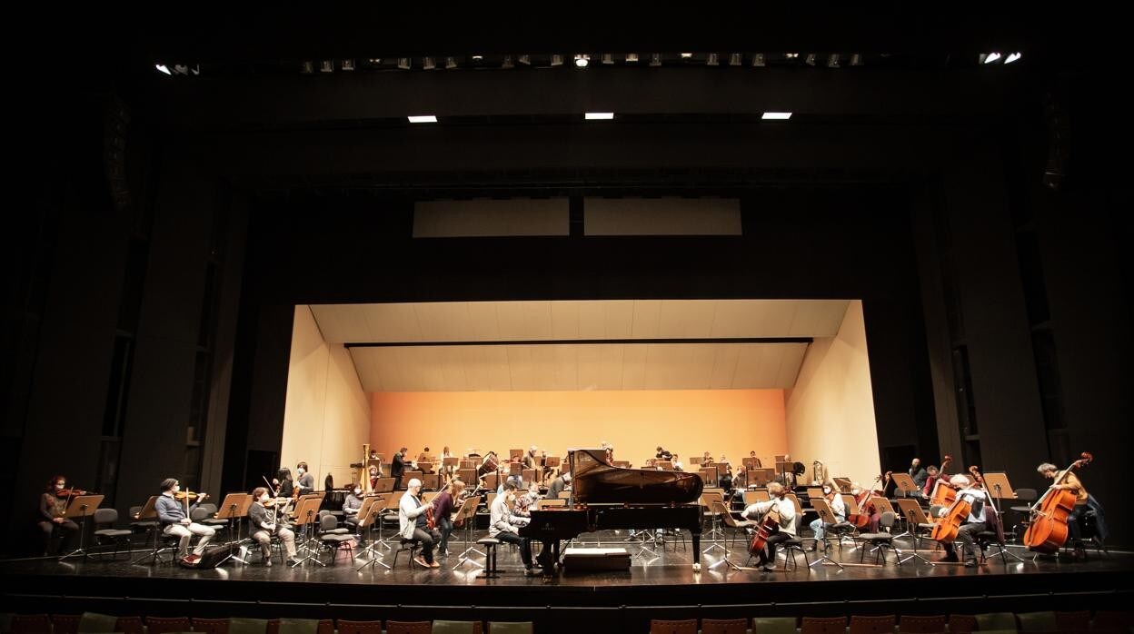La Real Orquesta Sinfónica de Sevilla durante un ensayo en el Teatro de la Maestranza