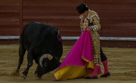 El toreo a la verónica de Diego Urdiales al primero fue lo más cantado de la tarde