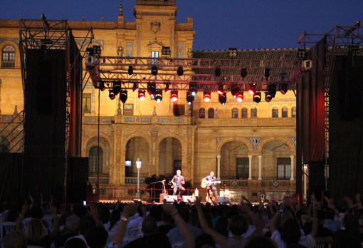 M-Clan triunfa en Sevilla con su minimalismo rockero de altos vuelos