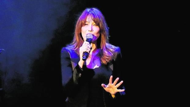 Cancelado el concierto de Carla Bruni en el Icónica Fest por contacto con una persona con positivo de Covid-19