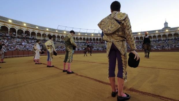 Siete debutantes y un vestido de luces para el triunfador de la novillada de este martes