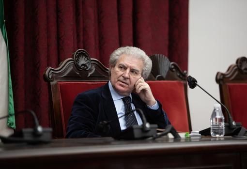 César Antonio Molina ofreció la conferencia inaugural