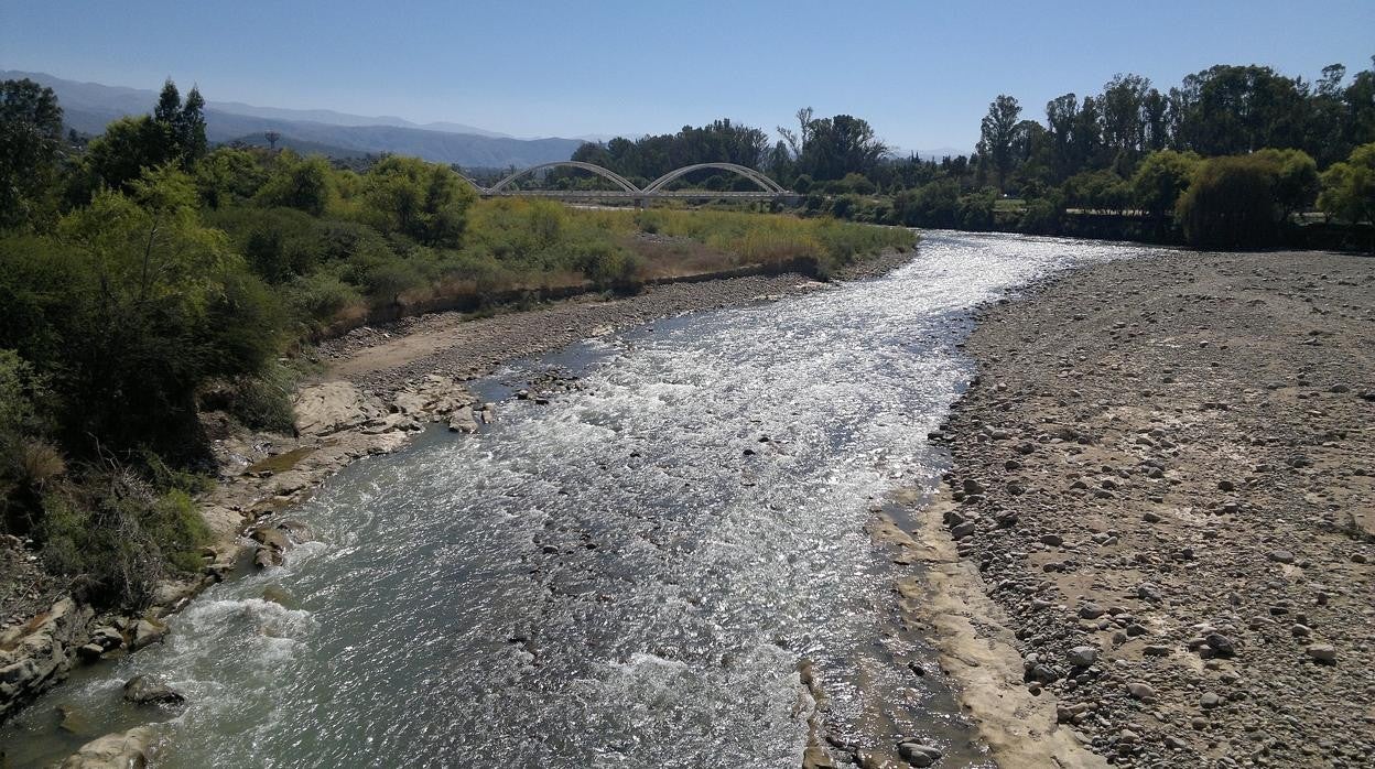 El río Nuevo Guadalquivir a su paso por la localidad boliviana de Tarija