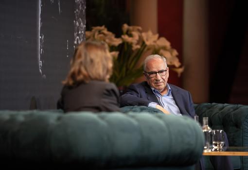 Alfonso Guerra en conversación con Laurence Debray