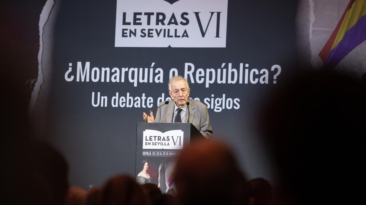 El historiador Juan Pablo Fusi durante su intervención en el ciclo