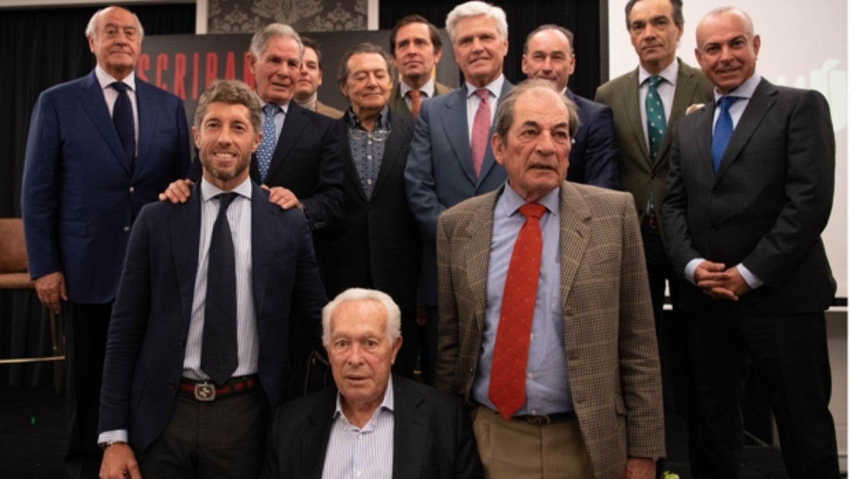 Curro Romero, Espartaco y una larga nómina de toreros acompañaron a Escribano