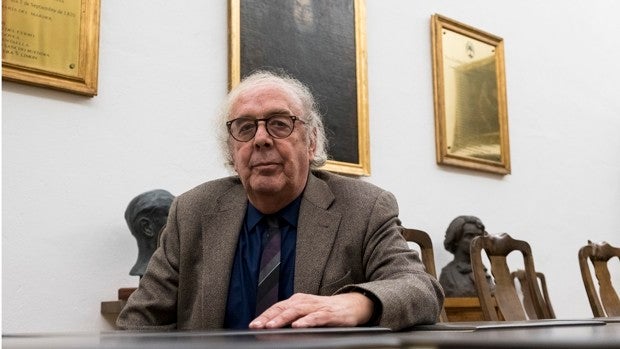 Antonio Jiménez Millán gana el XII Premio de Poesía Hermanos Machado