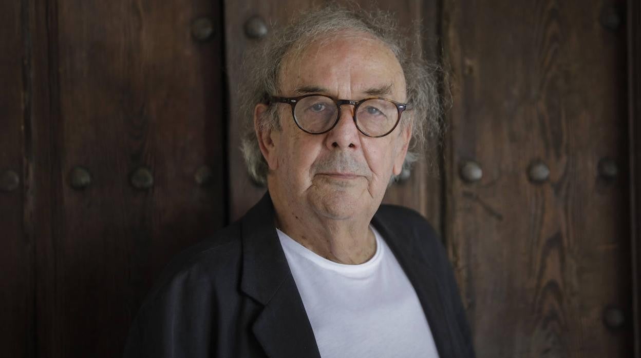 El poeta Antonio Jiménez Millán este martes en el Espacio Santa Clara