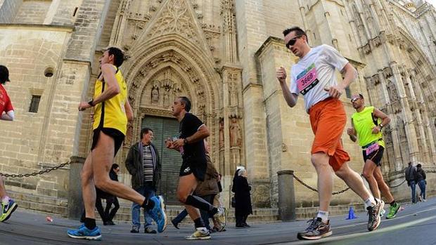 Corredores de la Zurich Maraton Sevilla