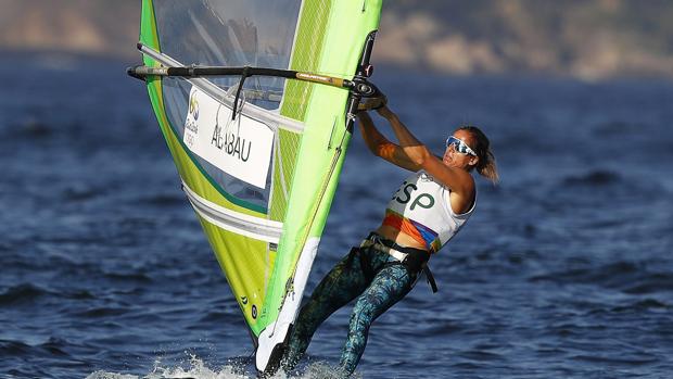 Las hermanas sevillanas Marina y Blanca Alabáu oro y plata en el Mundial de windsurf