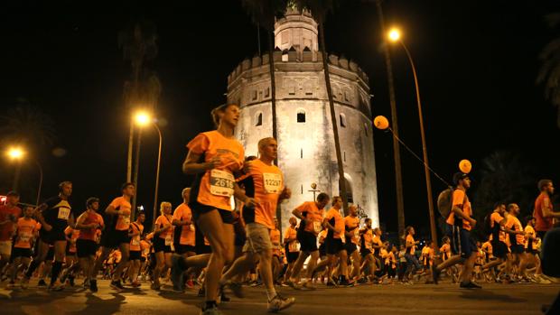 La Carrera Nocturna del Guadalquivir, camino de ser otro éxito de participación
