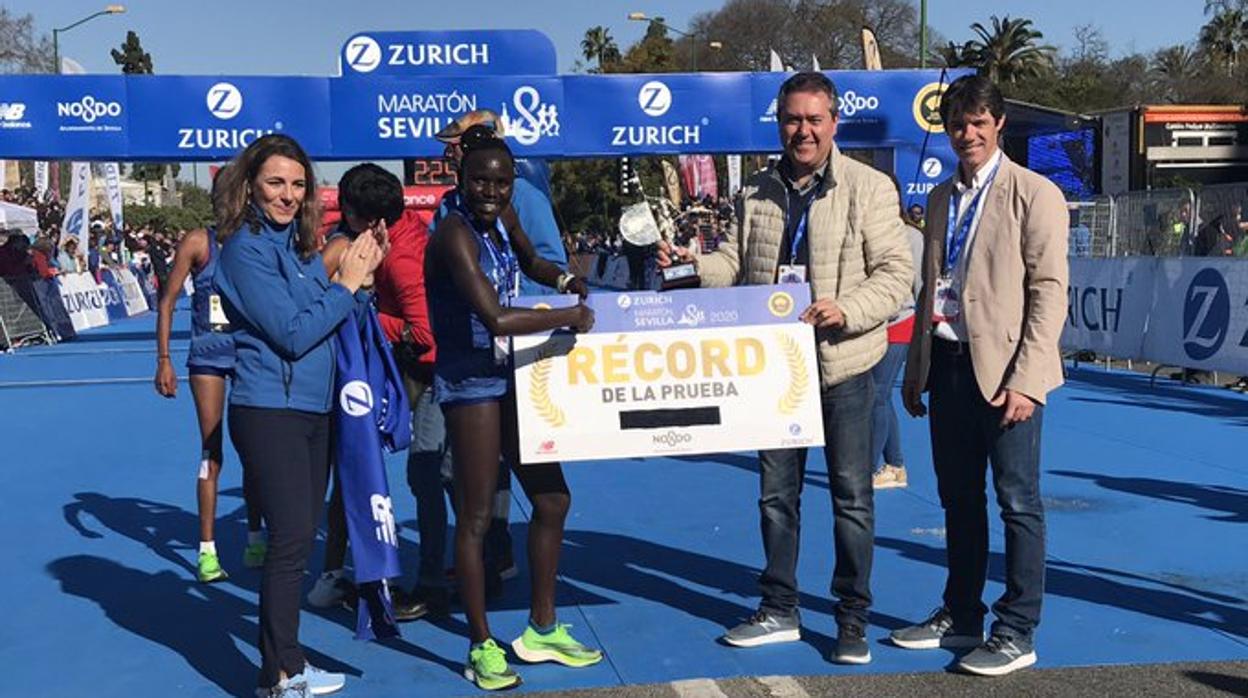 Juliet Chekwel habatido el récord femenino del Zúrich Maratón de Sevilla
