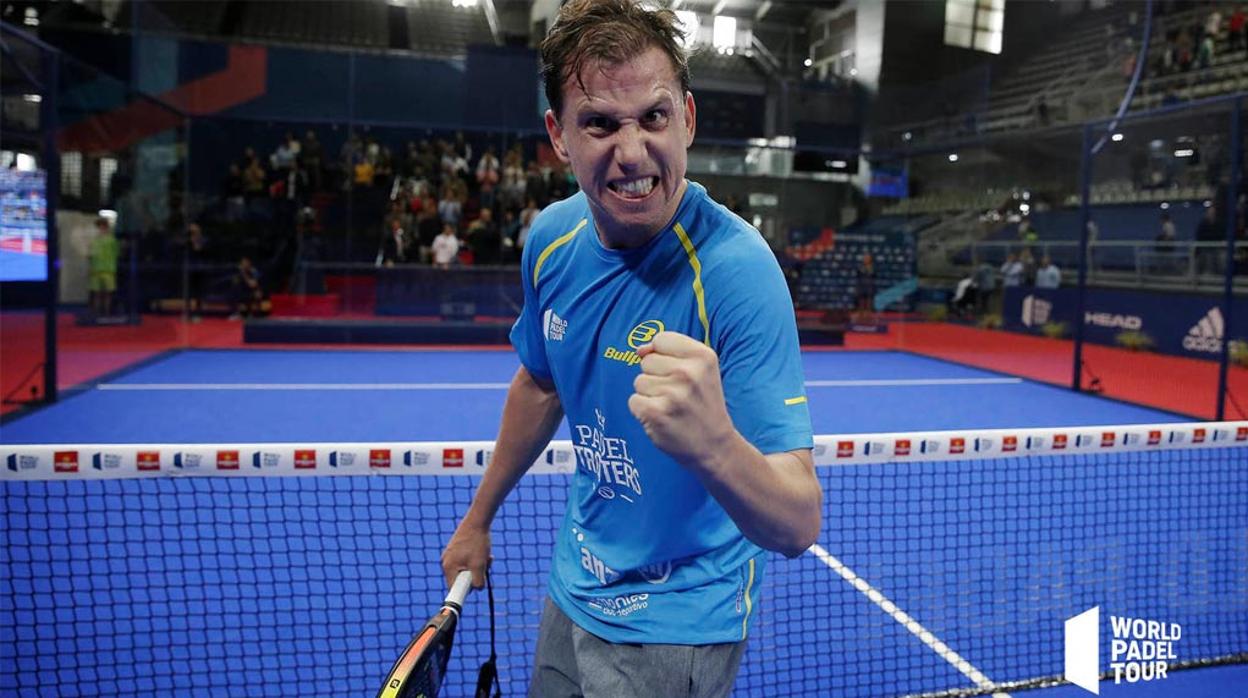 Paquito Navarro celebra un punto en el World Padel Tour