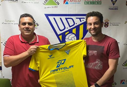 Rafa Tubío, junto a Javier Falcón en su presentación con el Tomares la pasada campaña