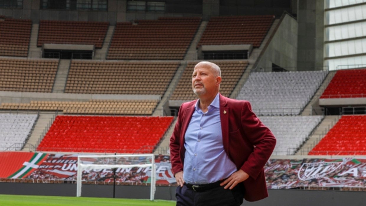 Javier Imbroda en el estadio de la Cartuja