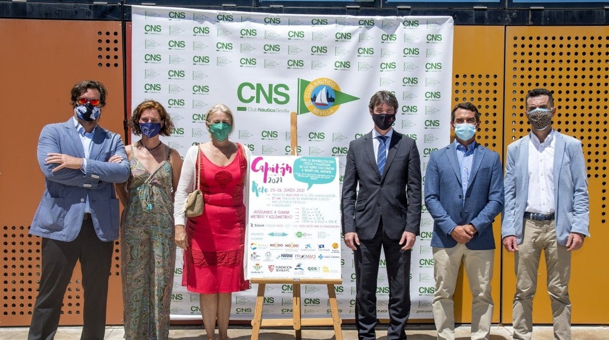 La presentación del reto solidario «Capitán Volante 2021» se escenificó en el Club Náutico