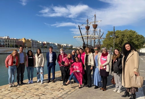 Foto de familia de la Carrera de la Mujer Sevilla 2021