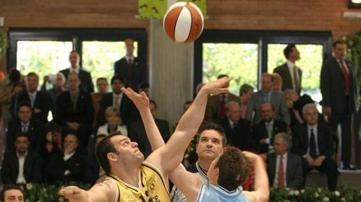 Juan Lara, a la izquierda, jugando con el ONCE Andalucía