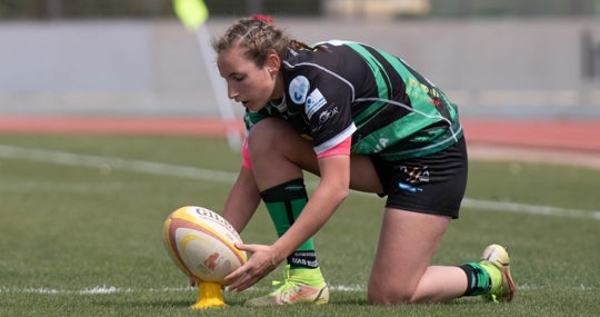 Lea Ducher, preparando el oval para un golpe de castigo