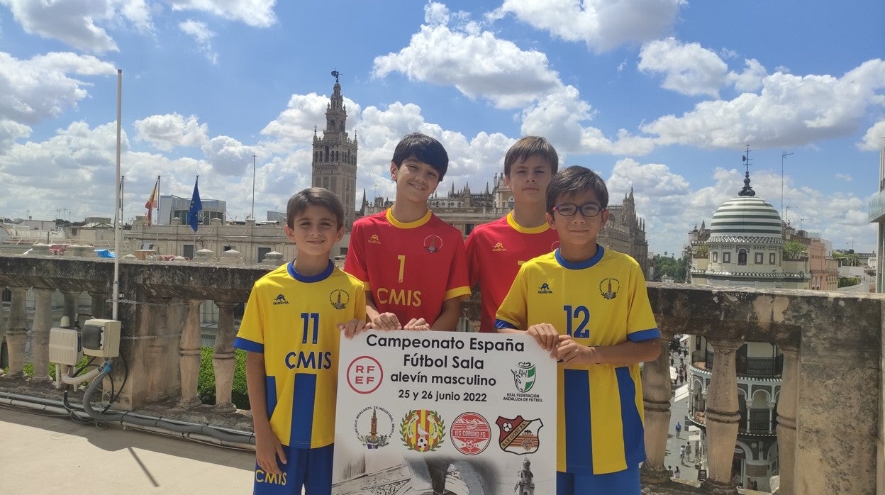 La presentación del Campeonato de España alevín se ha escenificado en el Ayuntamiento de Sevilla