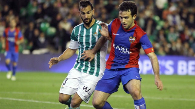 Montoya, un viejo conocido para jugar en los dos laterales