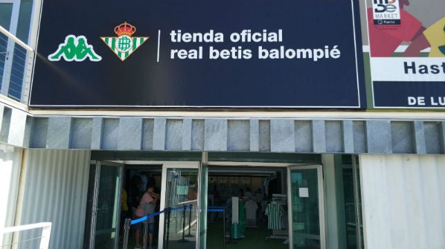 Kappa inaugura la nueva tienda del Betis