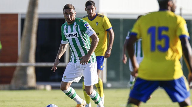 (1-0): Juanmi sella el triunfo del Betis en el amistoso ante el Cádiz